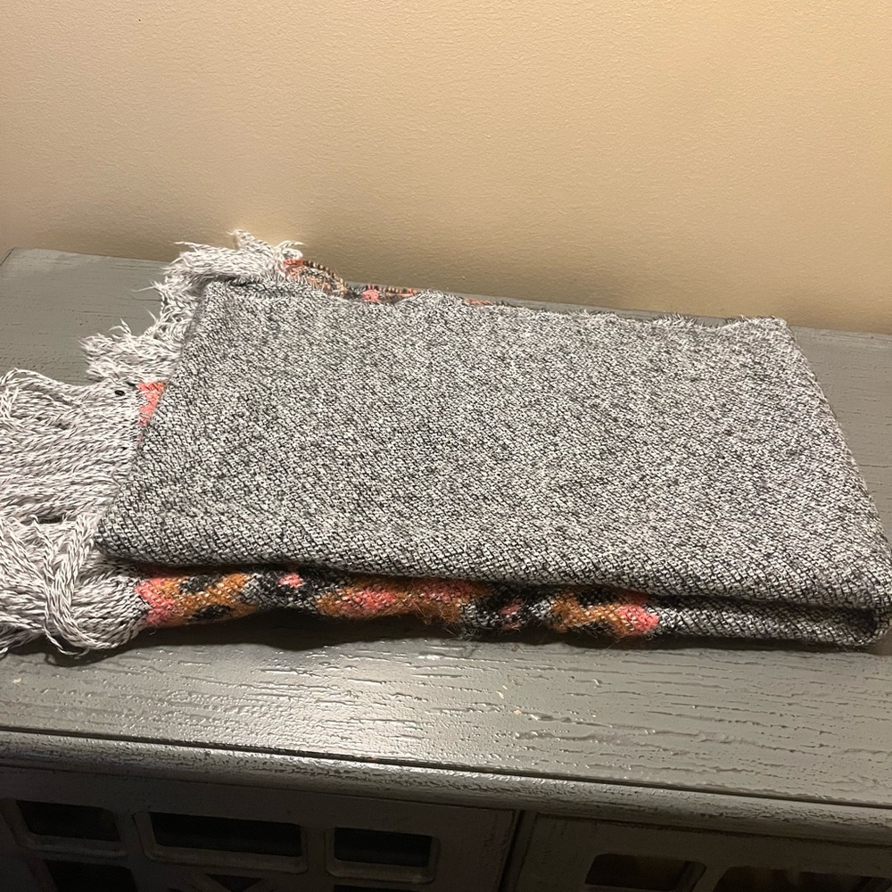 pacsun grey multicolor scarf with tassels - Picture 4 of 7
